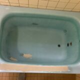 DIY塗装が剥がれたホーロー浴槽を再生塗装｜横須賀市