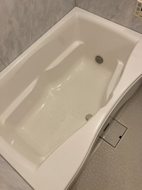 横浜市　洗っても落ちない浴槽の変色　再生塗装後