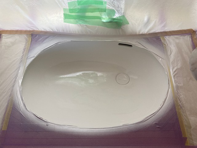 洗面ボウルひび割れ補修 再生塗装施工中