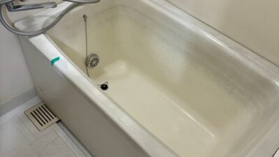 浴槽天面のひび割れ補修｜川崎市川崎区の賃貸物件